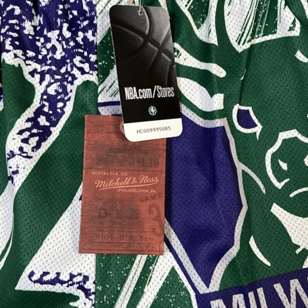 Milwaukee Bucks Mitchell & Ness Hardwood Classics Jumbotron Shorts NWT Men XL - Picture 2 of 8
